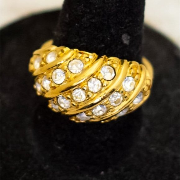 Size 8, Vintage Rhinestone Waves Gold Tone Ring by Avon - B16 - Picture 1 of 3